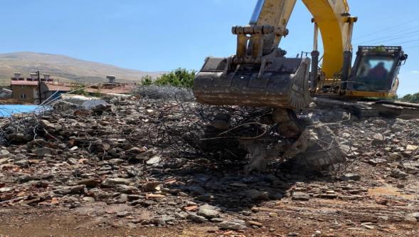 Deprem Bölgesi Malatya'da Yıkım Yolsuzluğu: 5 Tutuklama