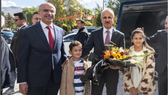 Bakan Uraloğlu Başkan Sami Er'le bir araya geldi.