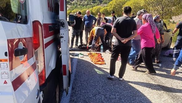 Malatya'da Otomobil Yön Levhasına Çarptı 4 Yaralı