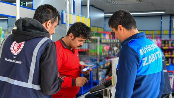 Malatya Büyükşehir Belediyesi Zabıta Ekipleri, market denetimlerini sıklaştırdı