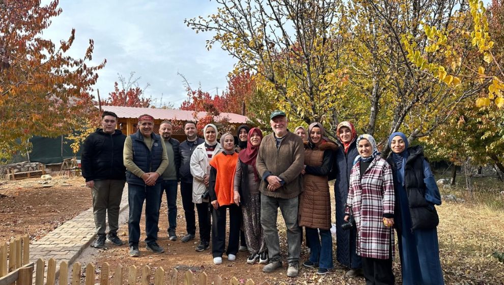 Fotoğraf kursiyerlerinden bağköylerinde sonbahar gezisi