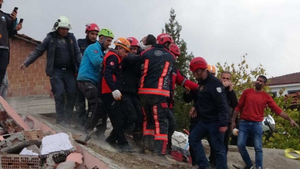 Malatya'da Yıkım Esnasında Enkaz Altında Kalan Operatör Kurtarıldı..