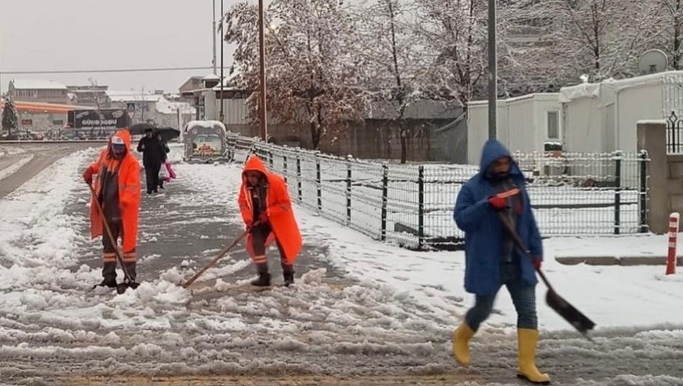 Yeşilyurt Belediyesi’nden Karla Mücadelede Çalışması