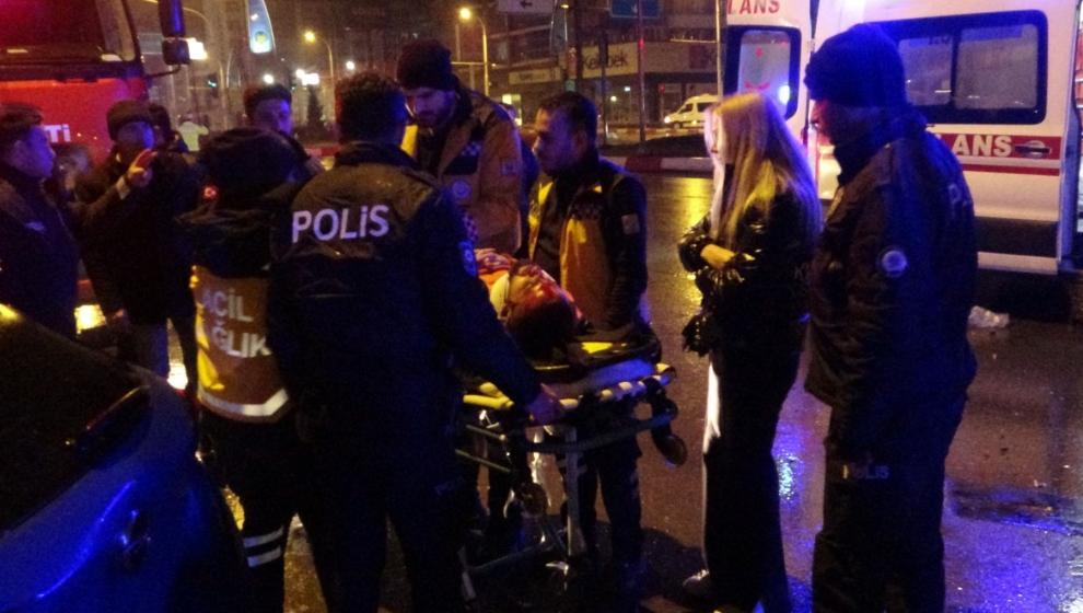 Malatya'da feci kaza... Kavşakta Çarpışan 2 Araç Hurdaya Döndü: 4 yaralı