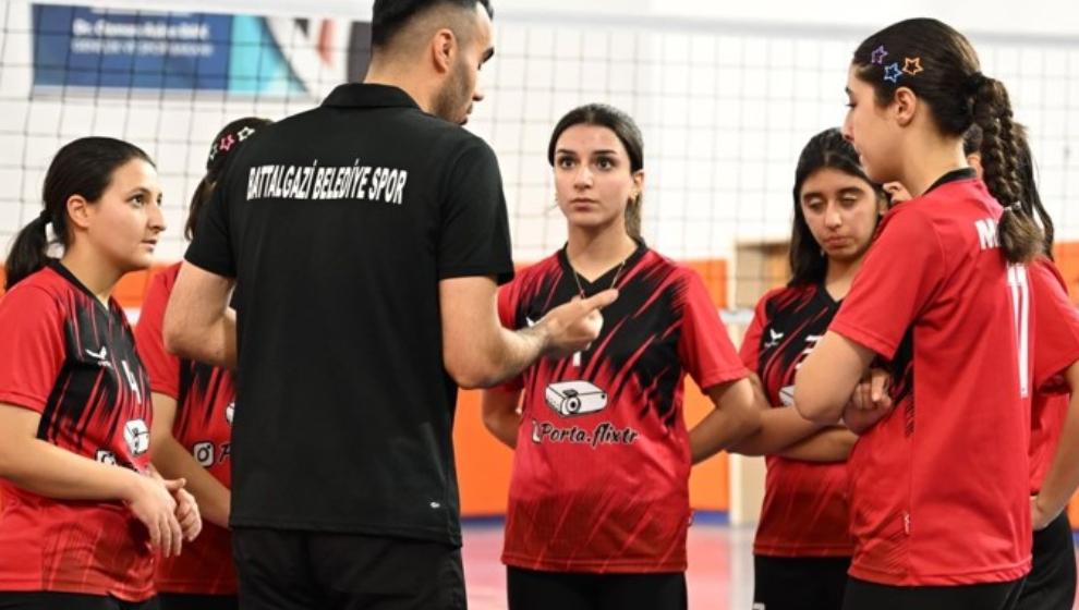 Battalgazi Yıldız Kızlar Voleybol Takımı Galip  ..