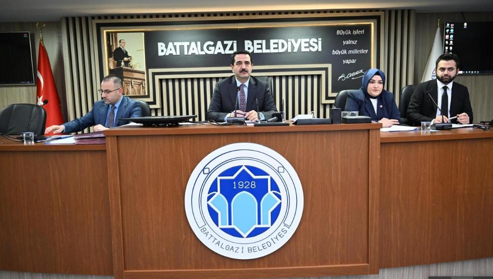 Kışladan istasyon virajına kadar olan İnönü Caddesi'nde 30 metre genişletilmiş yol düşünülüyor.