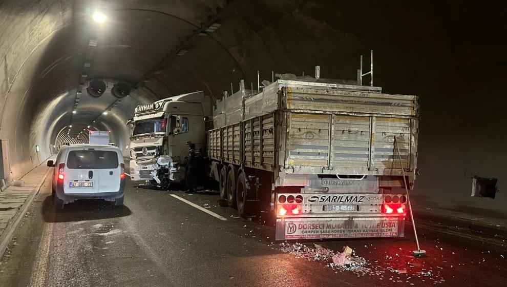 Erkenek Tüneli'nde Trafik kazası..