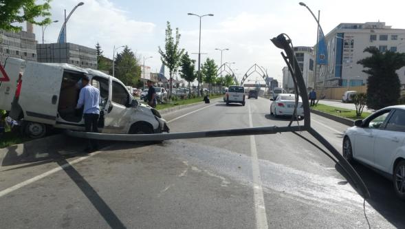 3 Kilometrelik Araç  kuyruğu..