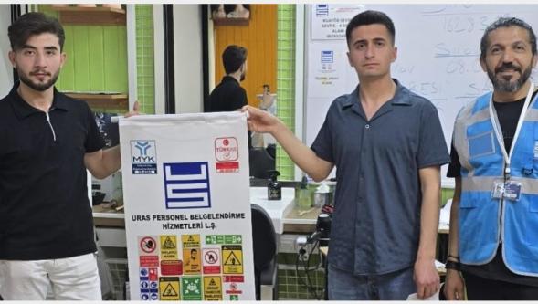 Burada Aş Var, Burada İş Var, Burada Gelecek Var.