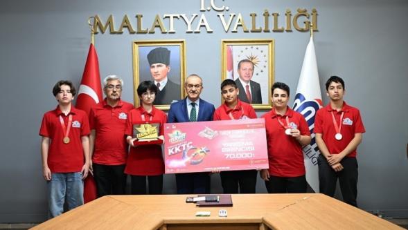TEKNOFEST Şampiyonları  Malatya Valisi Seddar Yavuz'u Ziyaret Etti.