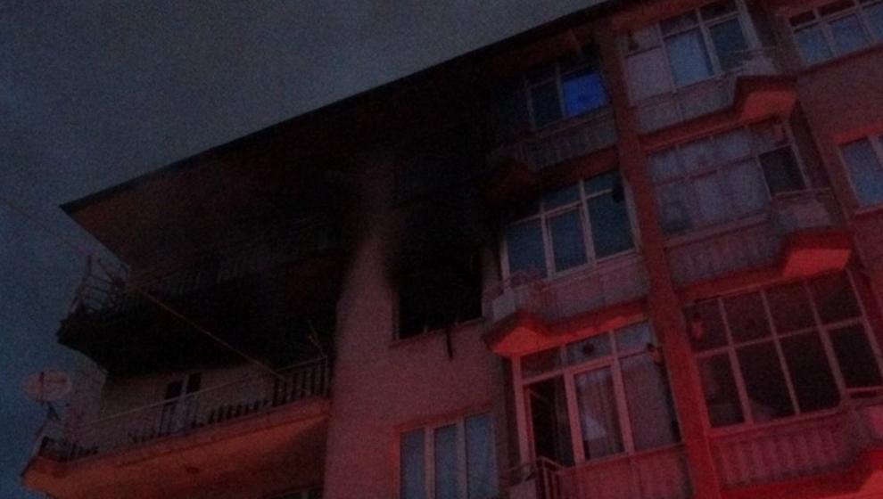 Apartmanda  Yangın Çıktı 11 kişi Zehirlendi...