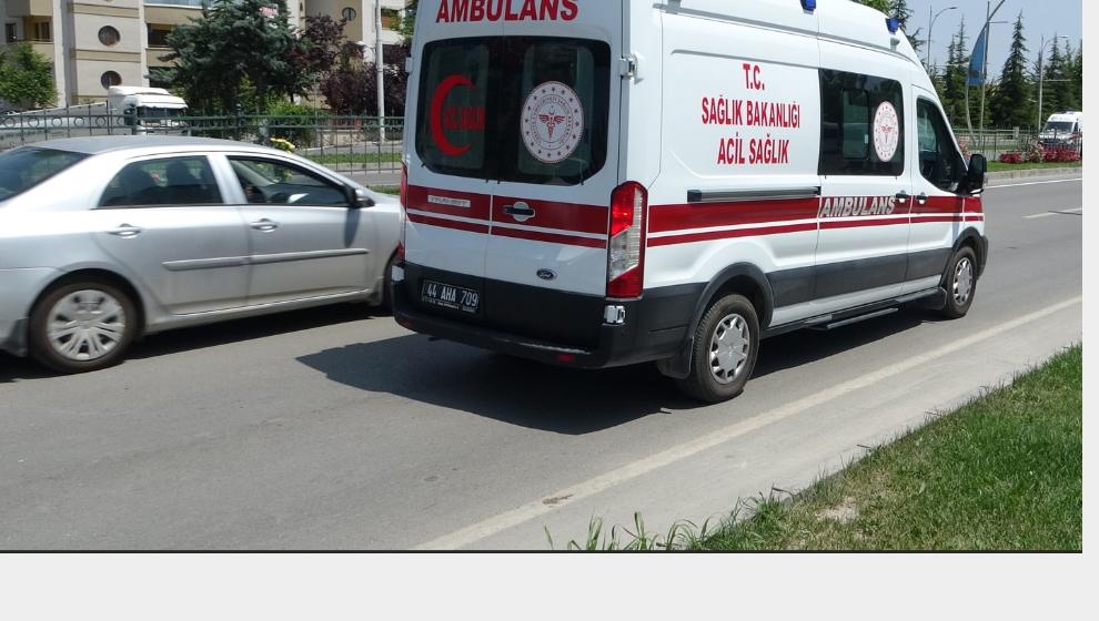 Eşine Kızan Kadın Arabadan Atladı..