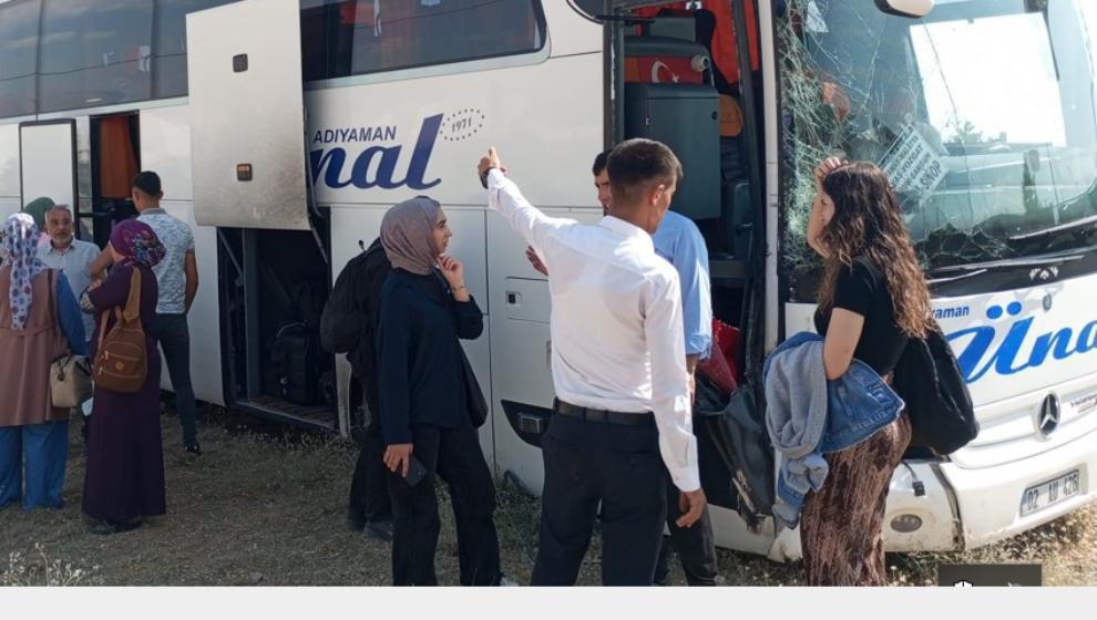 Otobüs ile  Kamyon Çarpıştı..