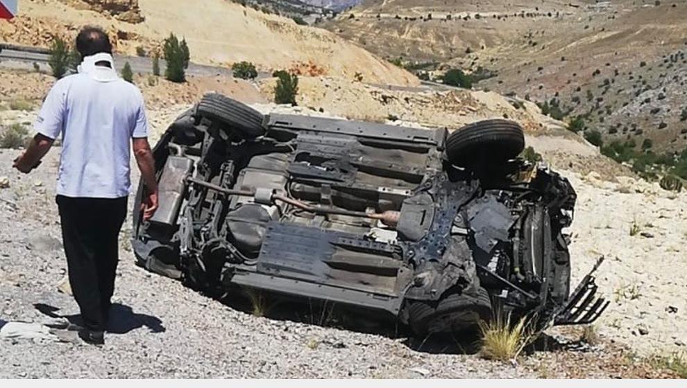 Otomobil Bariyerlere Çarparak Takla attı: ölü Ve Yaralılar Var.