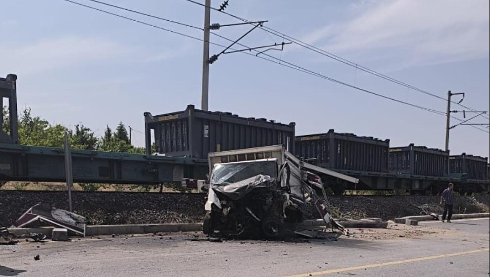 Yük Treni Kamyonete Çarptı