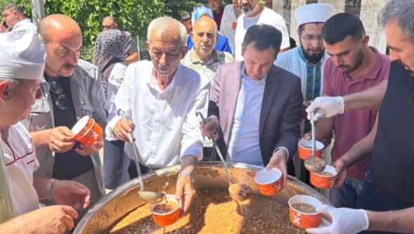 Arapgir'de  Cuma  Namazından Sonra Aşure  İkram Edildi.