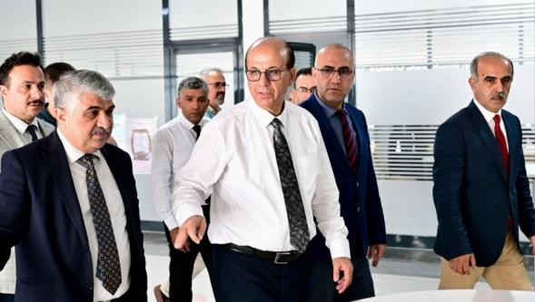 Çilesiz Semt Pazarında Modern Kütüphane..