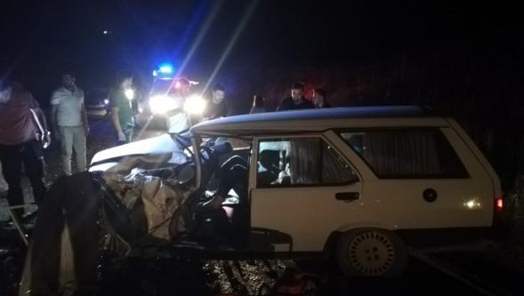 Hafif Ticari Araç ile Otomobil Çarpıştı: 8 Yaralı