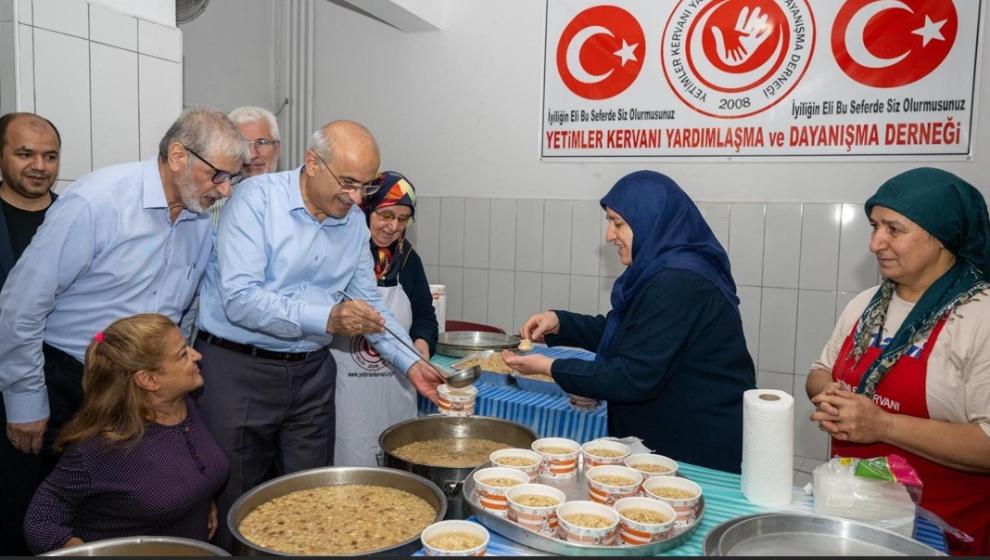 6 Bin Kişiye Aşure İkram Edildi