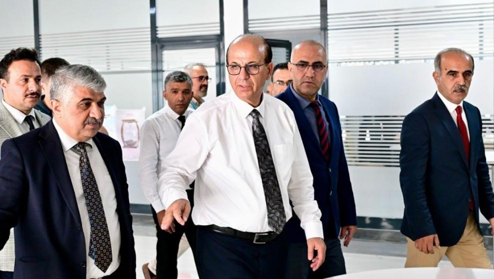 Çilesiz Semt Pazarında Modern Kütüphane..