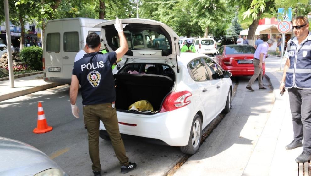 Huzur Operasyonu:4 tabanca, 1 kurusıkı tabanca, 7 av tüfeği, 17 fişek, 3 kesici alet