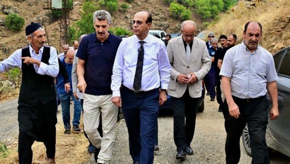 Geçit, "İlçemiz Merkezden Kırsala Bir Bütün Halinde Büyüyor.