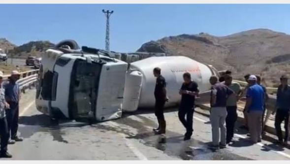 Hekimhan'da  Beton Mikseri Devrildi..
