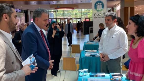 İnönü Üniversitesi i MalatyaPark AVM'de  Tanıtım Yapıyor.