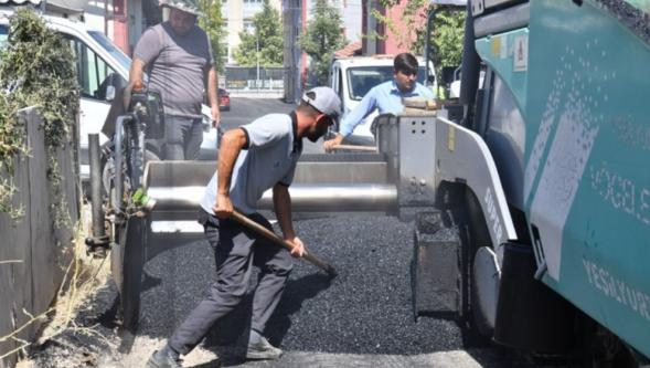 Yeşilyurt Belediyesi, Sıcak Asfalt Çalışmalarıyla Bölgenin Ulaşım Altyapısını Yeniliyor
