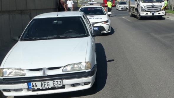 Yolu Karıştırdı ,Otomıobil Çarptı Yaralandı.