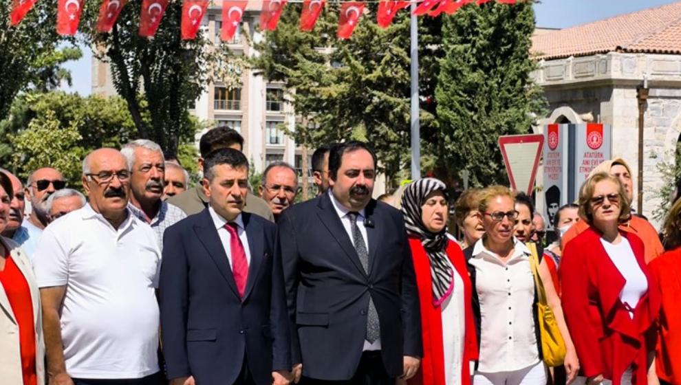 Başkan Barış Yıldız  Atatürk Anıtı'na Çelenk Sunumunda Bulunuldu.