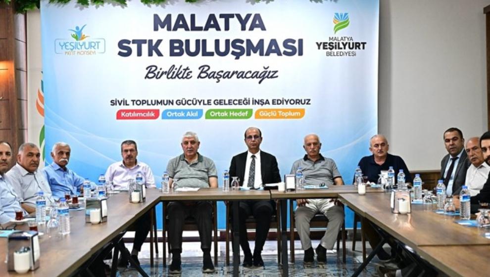 Başkan   İlhan Geçit, Sivil Toplum Kuruluşlarının Temsilcileriyle Bir Araya  Geldi.