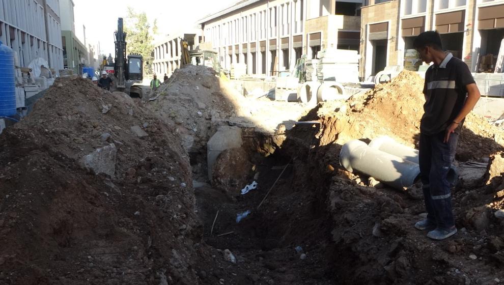 43 Yaşındaki Süleyman Karataş; Çarşıda , göçük altında Kalarak Hayatını Kaybetti