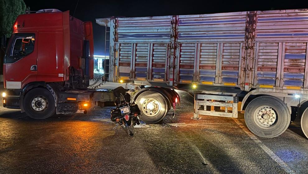 Kamyon İle Motosiklet Çarpıştı!!