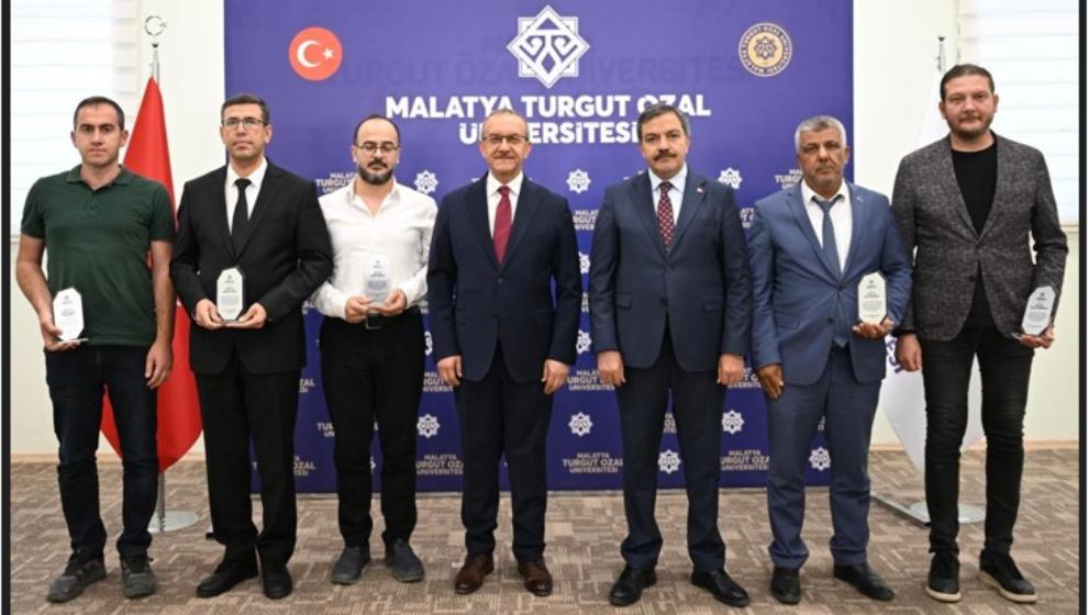 M.T.Ö. Üniversitesi'nde Başarılı Akademisyenler Ödüllendirildi.