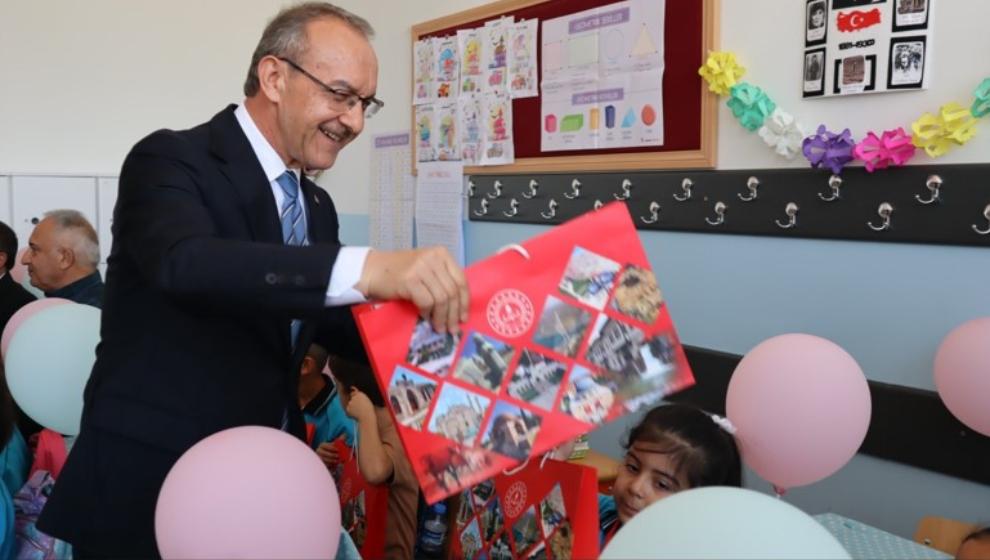 Vali Seddar  Yavuz ; Yeni Eğitim-Öğretim Yılınız Hayırlı Olsun.