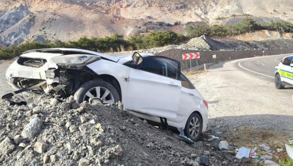 Kontrolden Çıkan Araç Toprak Yığınına Çarptı: 1 Yaralı