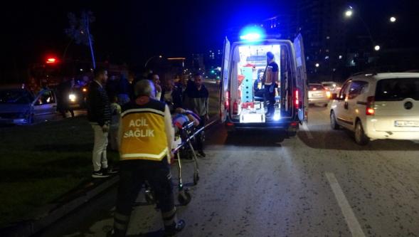 Mıhlıdut ve  İsmet Paşa Caddesi Üzerindeki Kazalarda 5 yaralı Var