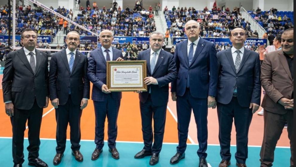 Malatya'da Bakan Bak'a Hemşehrilik Beratı.