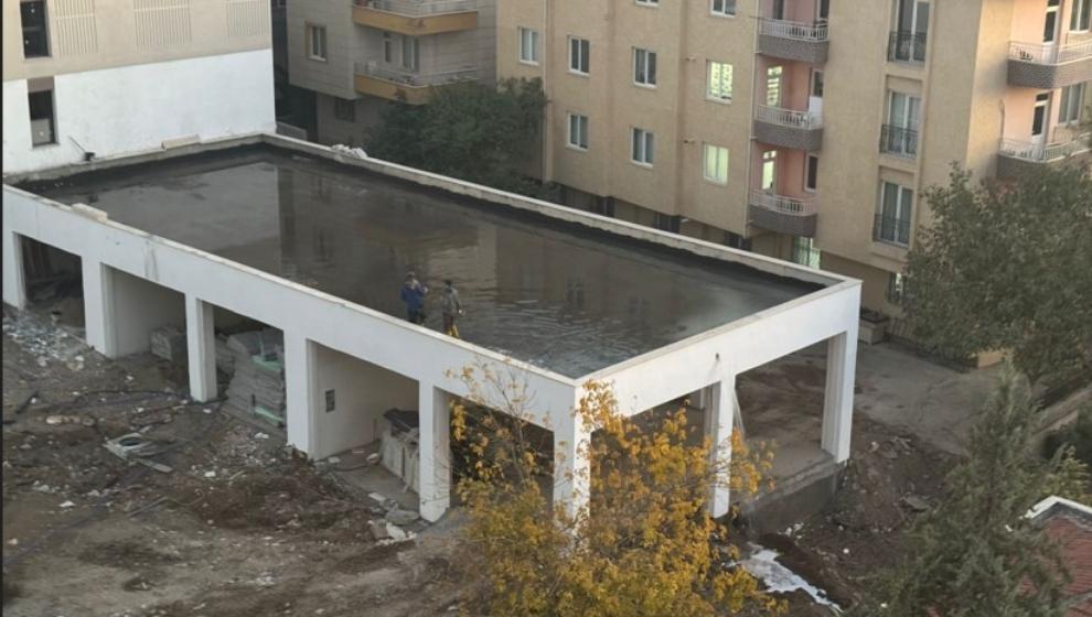 Tek Katlı  İnşaatın Üstü  Havuz Oldu..