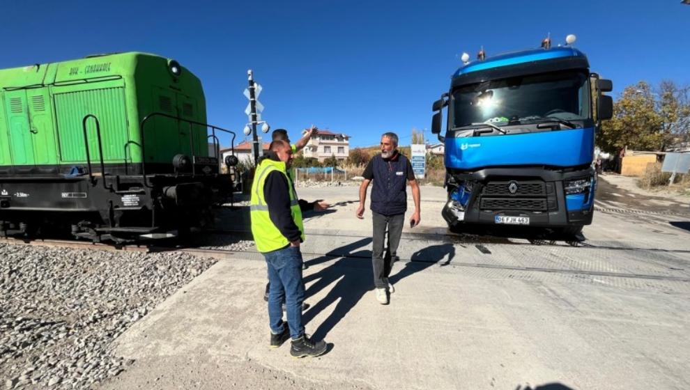 Tren Tıra Çarptı!