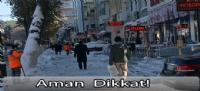 Buzlu yollarda ve kaldırımlarda yürürken dikkat