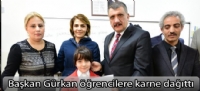Başkan Gürkan öğrencilere karne dağıttı