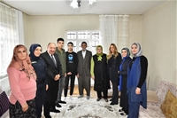 Hanımefendi Hanife Yazıcı Battalgazi İlçesindeki Şehit Ailelerine Ziyarette Bulundu