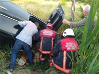 Otomobil Elektrik Direğine Çarptı: 1 Ölü, 4 Yaralı