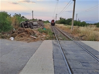 Malatya'da Yük Treni İle Minibüs Çarpıştı: 2 Yaralı