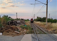 Malatya'da Yük Treni İle Minibüs Çarpıştı: 2 Yaralı