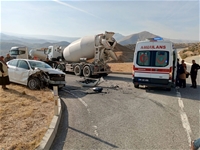 Beton Mikseri İle Otomobil Çarpıştı: 2 Yaralı