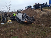 Malatya'da Tekeri Patlayan Otomobil Şarampole Uçtu: 8 Yaralı