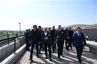 Vali Ersin Yazıcı'dan Akçadağ'daki Süt Çiftliği Üretim Tesislerine Ziyaret